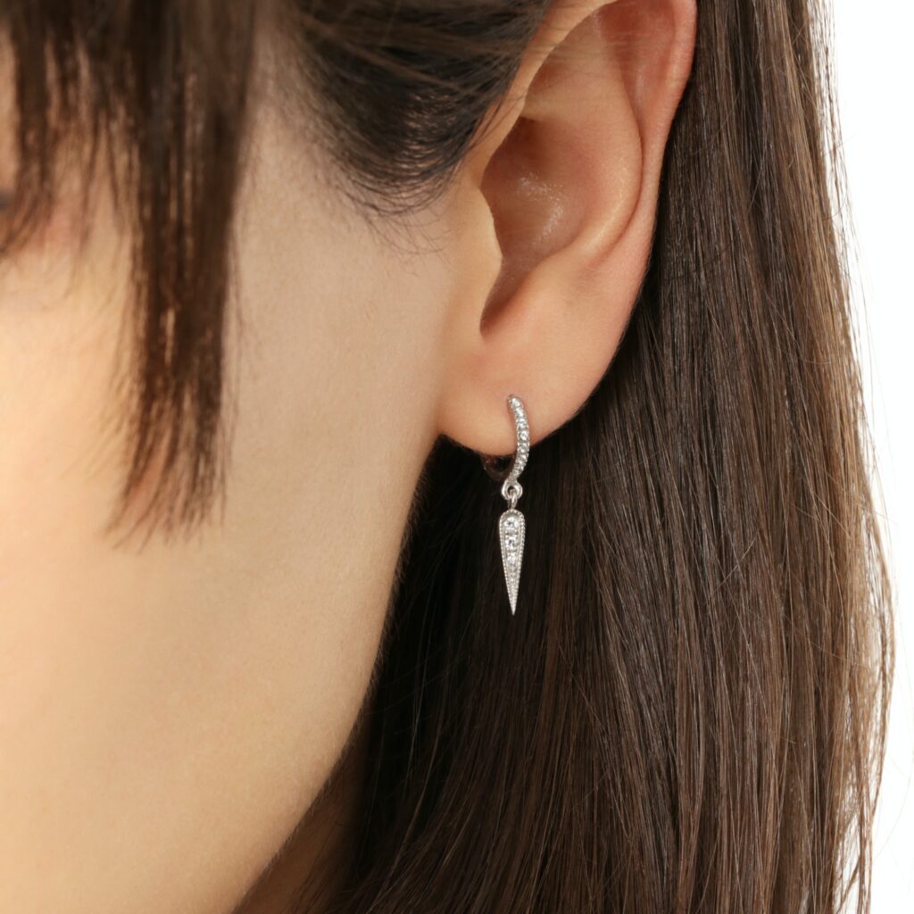 Mono earring, white gold